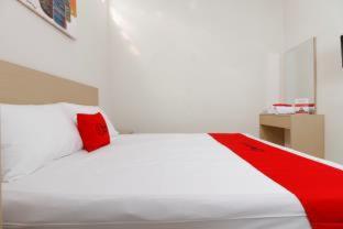 UROOMS Tanah Abang - Giacarta - 8