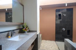 Bali Breezz Hotel - 4