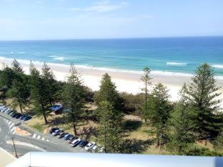 Pacific Regis Beachfront Holiday Apartments - Gold Coast - 3