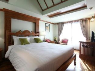 Rich Lanna House - 9