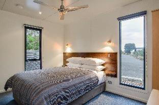 Swansea Beach Chalets - 2