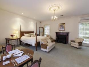 Montfort Manor - 5