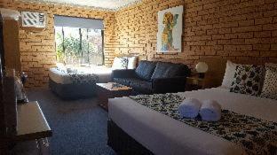 Royal Palms Motor Inn - 4