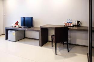 Picnic Hotel Bangkok - Rang Nam - 4