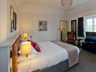 De Vere Horsley Estate - Leatherhead - 5