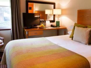 De Vere Horsley Estate - Leatherhead - 3