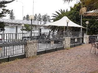 El Lago Waters Hotel - The Entrance - 6