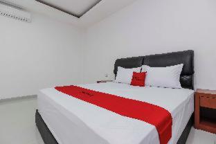 RedDoorz Premium near Stasiun Lenteng Agung - Jakarta - 3