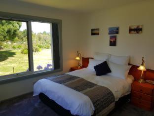 Regatta Point Tavern & Holiday Villas - Strahan - 1