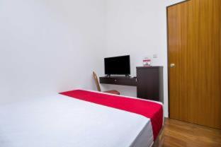 RedDoorz Plus near Plaza Indonesia - 7