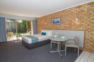Sunshine Coast Motor Lodge - Woombye - 6