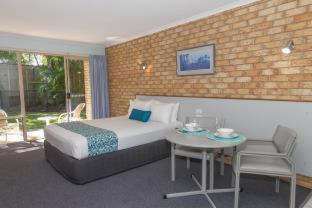Sunshine Coast Motor Lodge - Woombye - 1