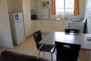 Oasis Inn Apartments - Cairns - 6