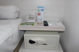 The Win Hotel Surabaya - Surabaya - 6