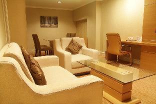 Surabaya Suites Hotel Powered by Archipelago - 8