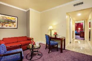 Surabaya Suites Hotel Powered by Archipelago - 3
