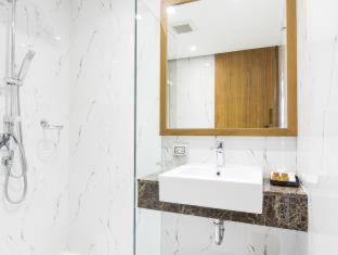 S Box Sukhumvit Hotel - 1