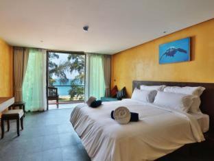 Coriacea Beachfront Boutique Phuket Resort - 1