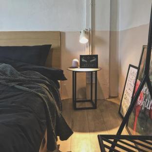 Beige Poshtels + Netflix - 8