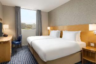 Ramada Hotel & Suites by Wyndham Coventry - Coventry - 8
