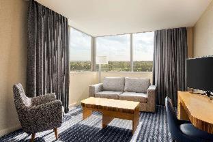 Ramada Hotel & Suites by Wyndham Coventry - Coventry - 7