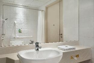 Ramada Hotel & Suites by Wyndham Coventry - Coventry - 4