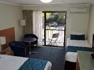 Best Western Airport 85 Motel - 7