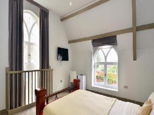 Arch Hotel - 9