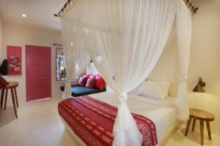 PinkCoco Uluwatu - Constant Surprises & for Cool Adults Only - 4
