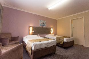 Sleepwell Motel - 9