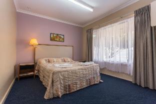 Sleepwell Motel - 4