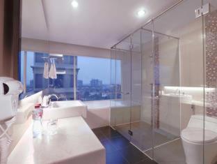 Quest Hotel Darmo - Surabaya by ASTON - 9