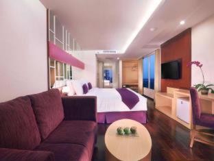 Quest Hotel Darmo - Surabaya by ASTON - 8