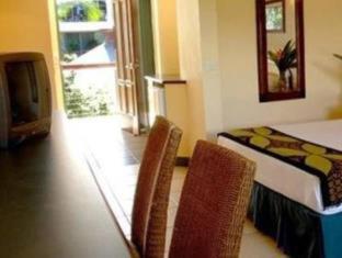 Bay Village Tropical Retreat & Apartments - Cairns - 5