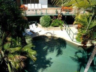 Bay Village Tropical Retreat & Apartments - Cairns - 3