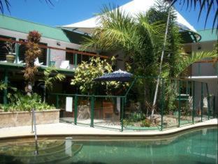 Bay Village Tropical Retreat & Apartments - Cairns - 2
