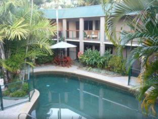 Bay Village Tropical Retreat & Apartments - Cairns - 1