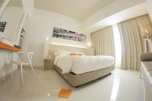 HARRIS Hotel Samarinda - Samarinda - 1