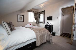 Holly Lodge Guest House with FREE off site health club - Windermere - 4
