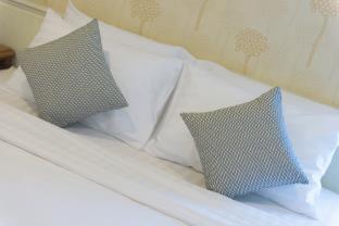 Sabai Sathorn Service Apartment - Bangkok - 4
