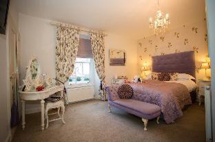 Holly Lodge Guest House with FREE off site health club - Windermere - 2