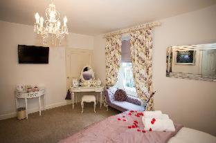 Holly Lodge Guest House with FREE off site health club - Windermere - 1