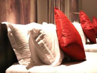 The Queens Gate Hotel - 4