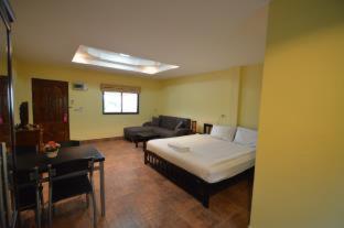 Phratamnak Inn - 100 meter from Beach - 8