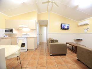 Ashmore Palms Holiday Village - 5
