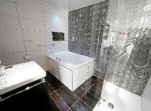 Windermere Suites - 8
