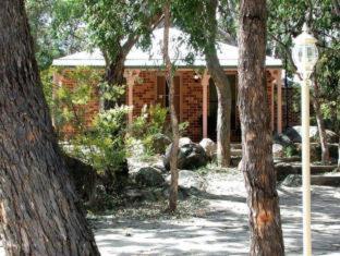 Honeysuckle Cottages - Stanthorpe - 4