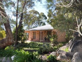 Honeysuckle Cottages - Stanthorpe - 3