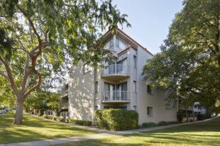 Pinnacle Apartments - Canberra - 8
