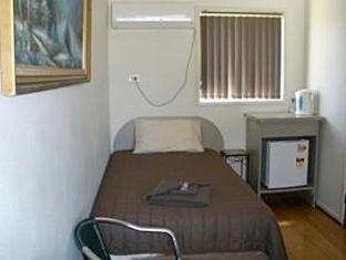 Palms Oasis Motel - 4